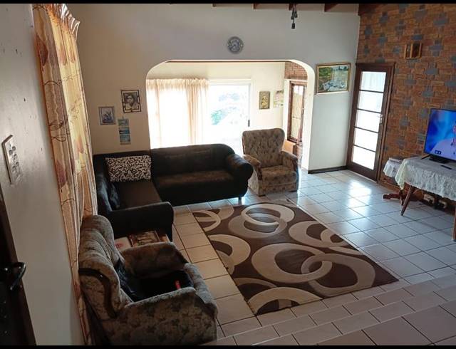 3 BEDROOM HOUSE FOR SALE IN MONTCLAIR